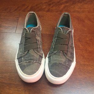 NWOT Blowfish Malibu Marley Green Camo Shoes